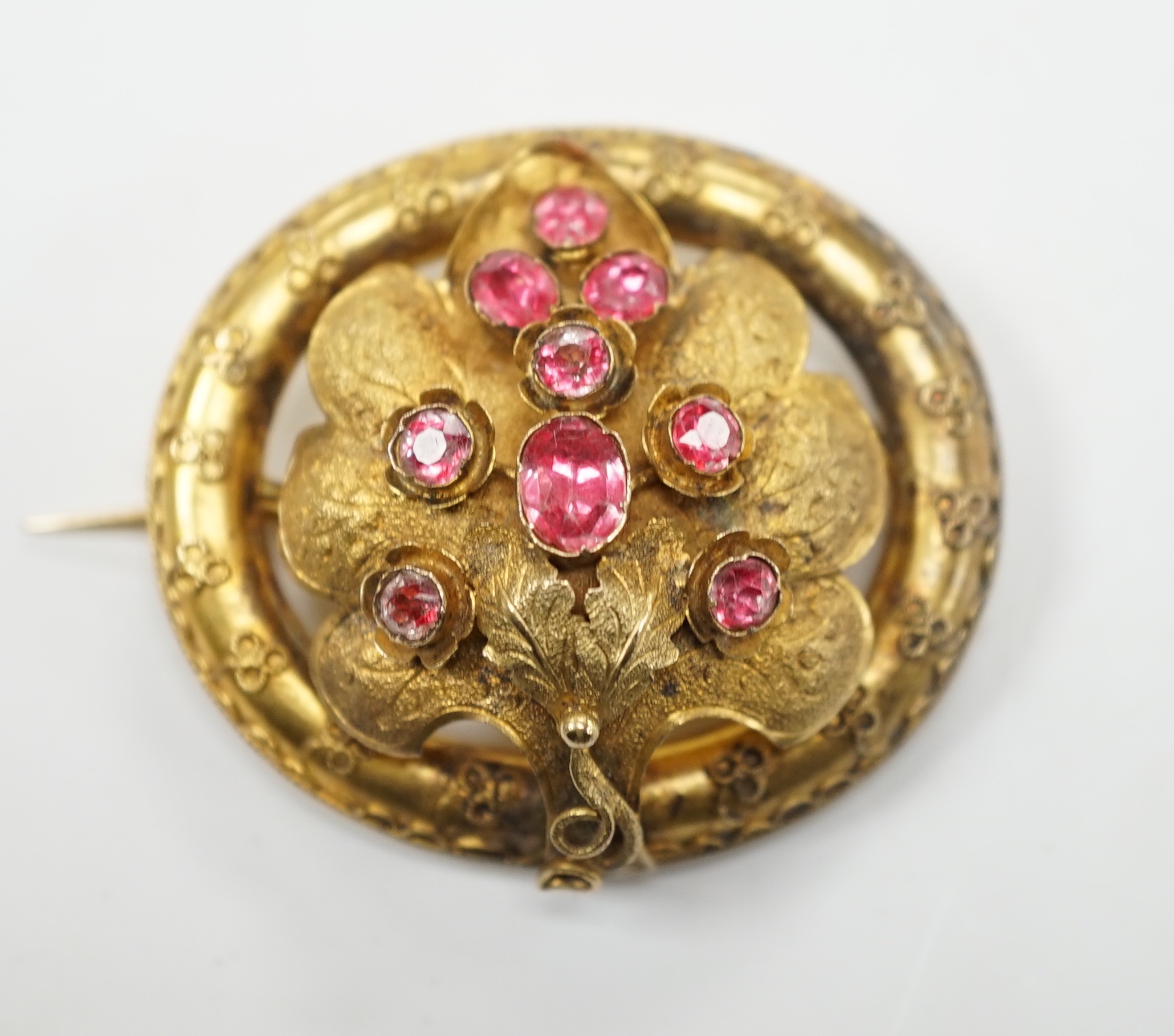 A Victorian yellow metal and foil backed pink stone cluster set oval foliate brooch, 39mm, gross weight 7.1 grams.